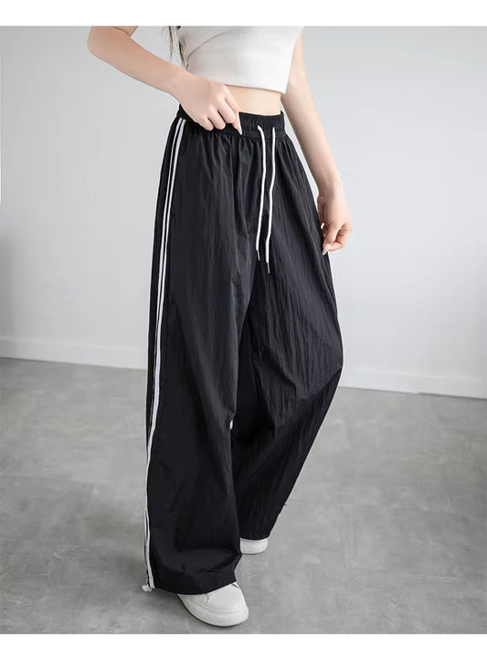 Szerokie dresy damskie z paskami