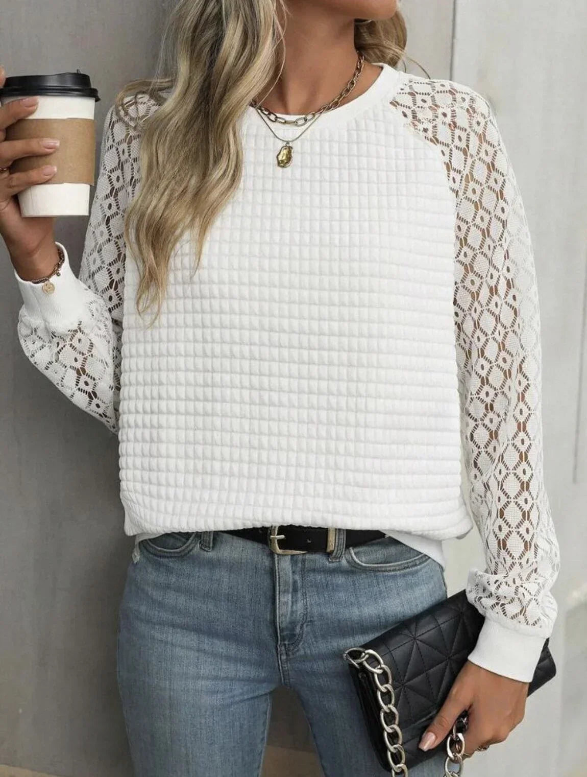 Bluzka damska z długim koronkowym rękawem