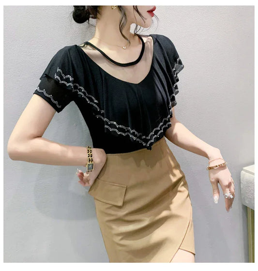 Bluzka damska z ozdobnym dekoltem