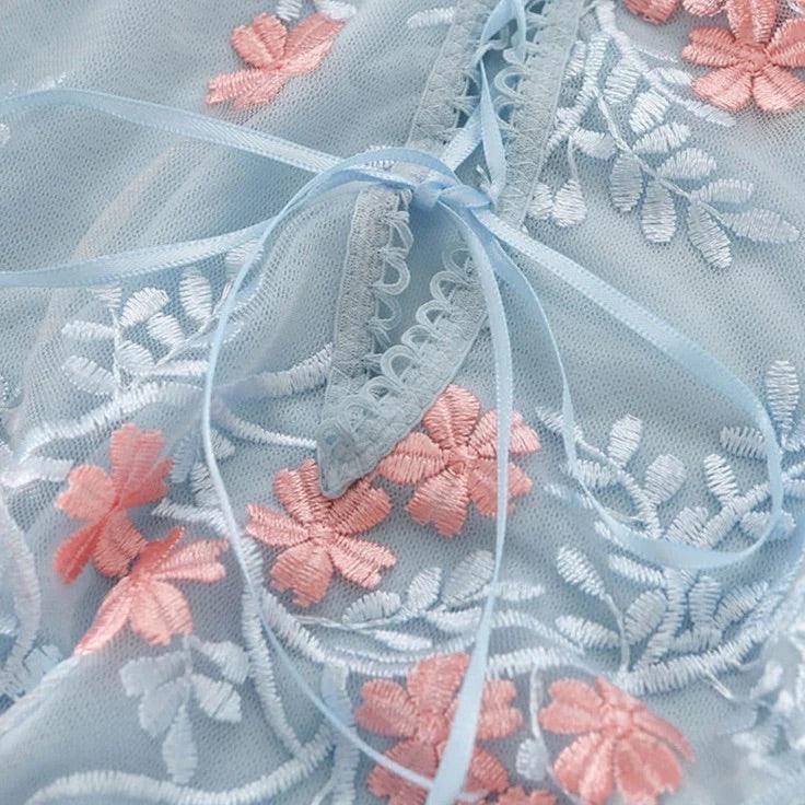 Body z kwiatowym haftem