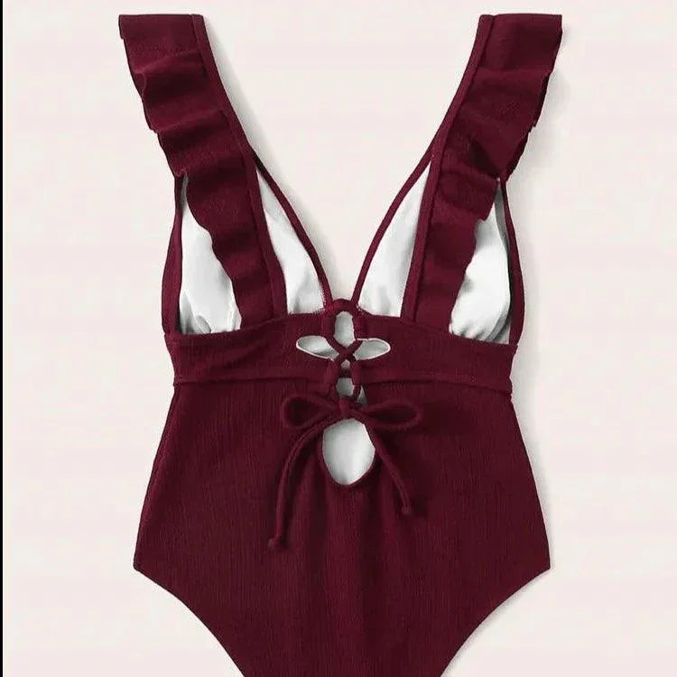 Jednoczęściowy strój kąpielowy z głębokim dekoltem