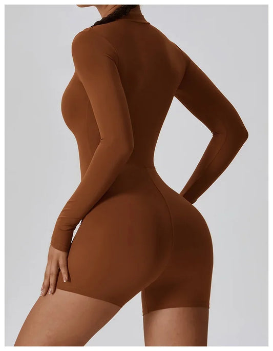 Jednoczęściowy strój sportowy damski z długim rękawem