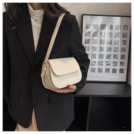 Klasyczna torebka z regulowanym paskiem