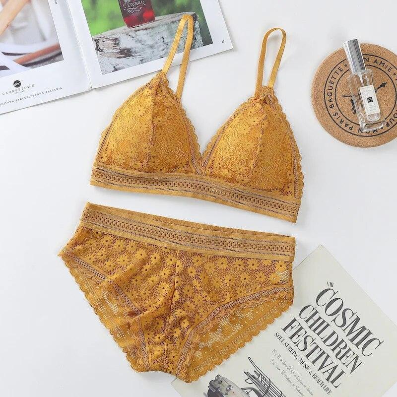 Koronkowa bielizna z ozdobnym wykończeniem