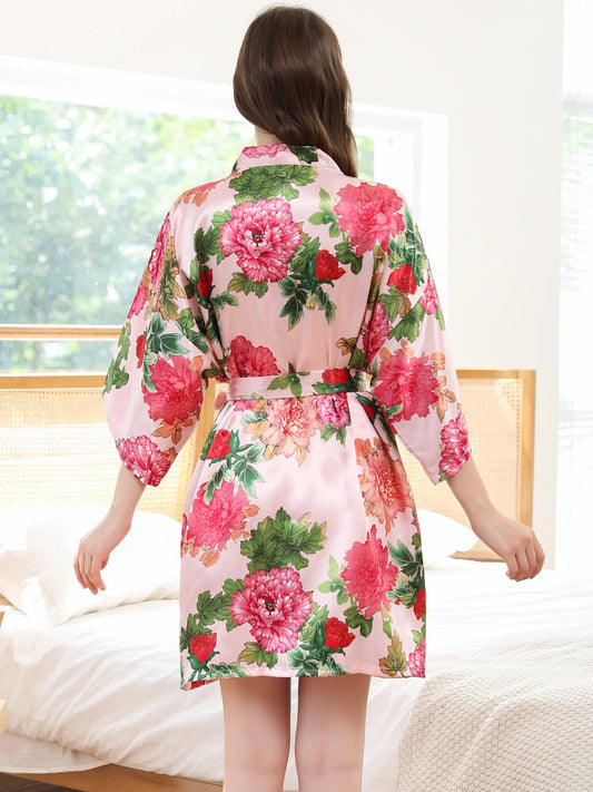 Krótki damski szlafrok w kwiaty