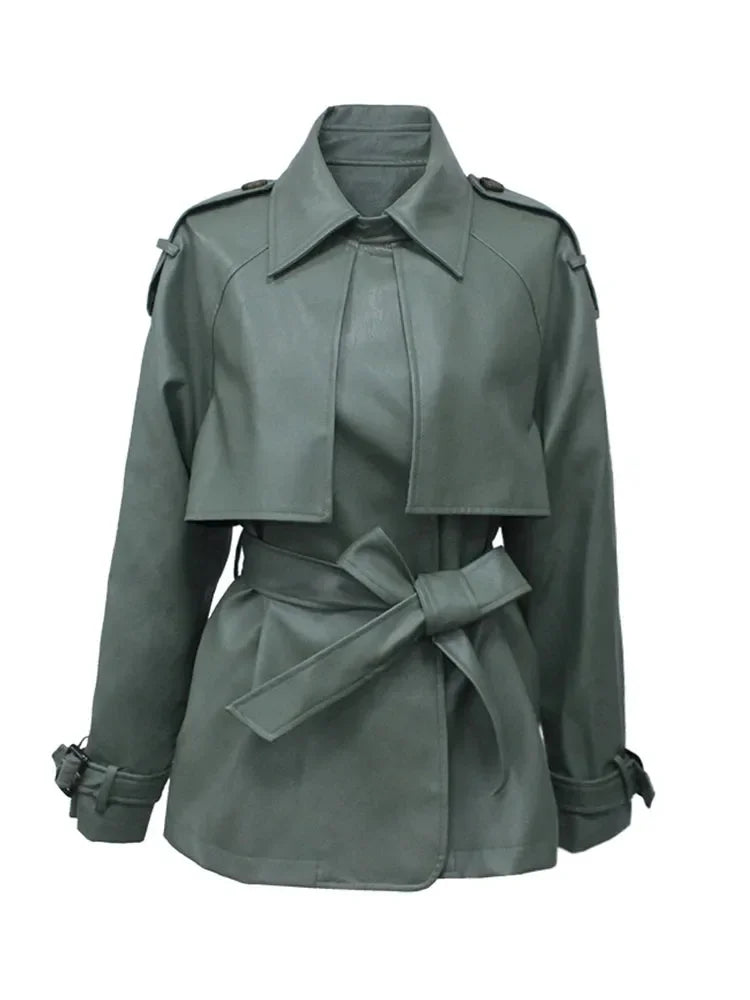 Krótki skórzany płaszcz damski