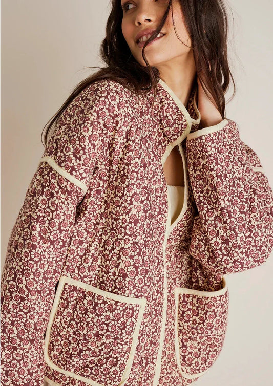 Pikowany płaszcz damski w kwiaty