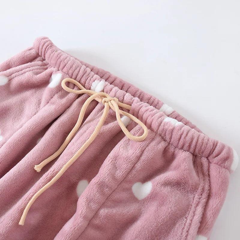 Piżamowe spodnie w serduszka