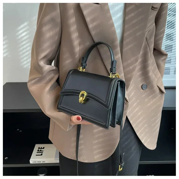 Skórzana mała ozdobna torebka