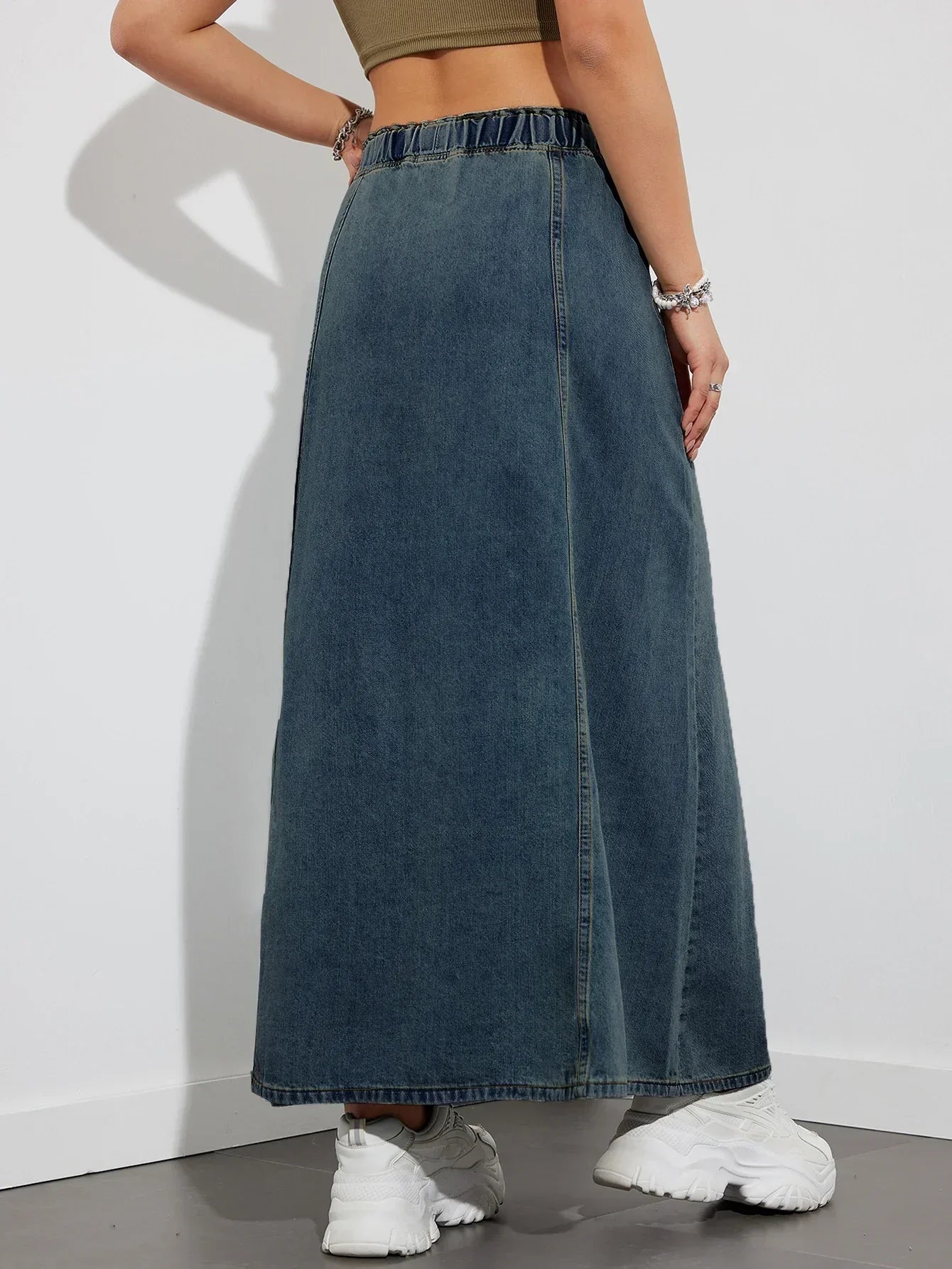 Spódnica z ciemnego denimu z paskami