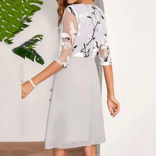 Sukienka midi z rękawem 3/4 z motywem kwiatowym