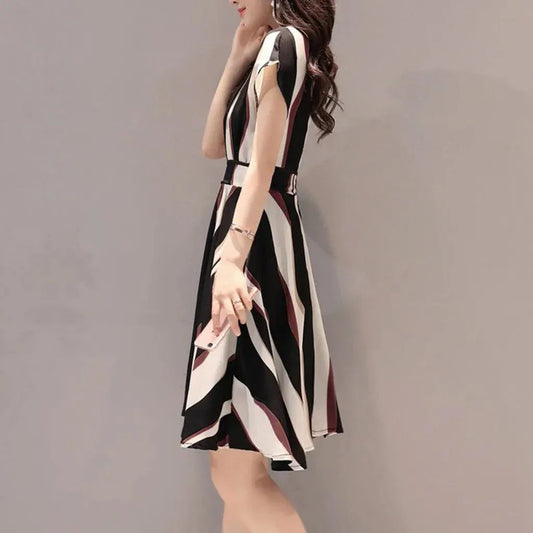 Sukienka w geometryczny wzór