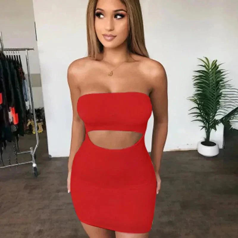 Sukienka z wycięciem