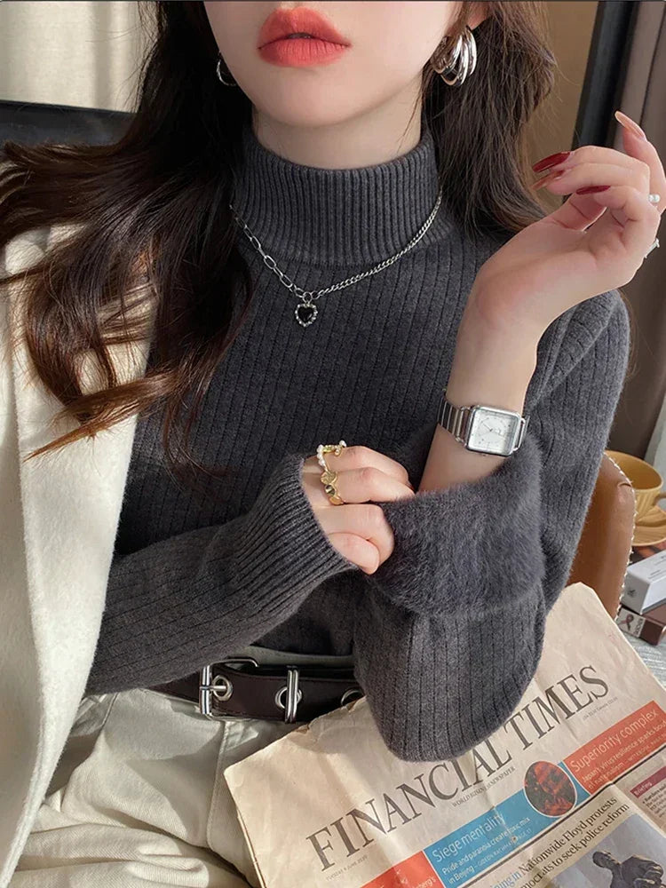 Sweter z ozdobnym futerkiem