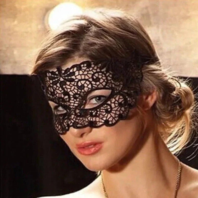 Wysoka maska koronkowa