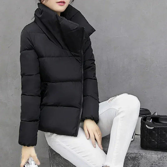 Zimowa kurtka damska z asymetrycznym kołnierzem