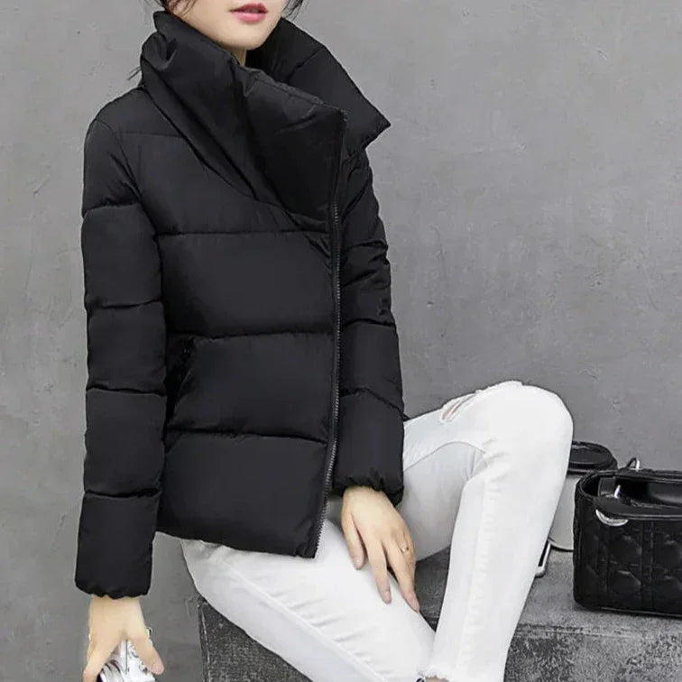 Zimowa kurtka damska z asymetrycznym kołnierzem