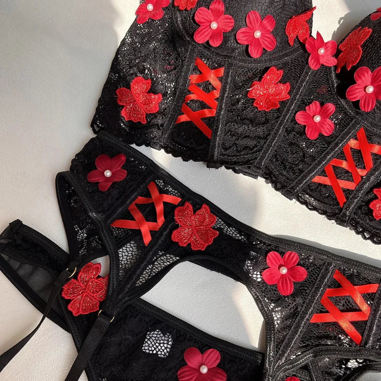 4-częściowy zestaw koronkowej bielizny z motywem kwiatowym