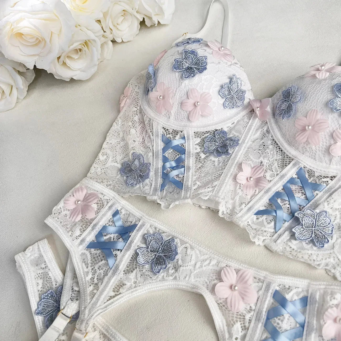 4-częściowy zestaw koronkowej bielizny z motywem kwiatowym