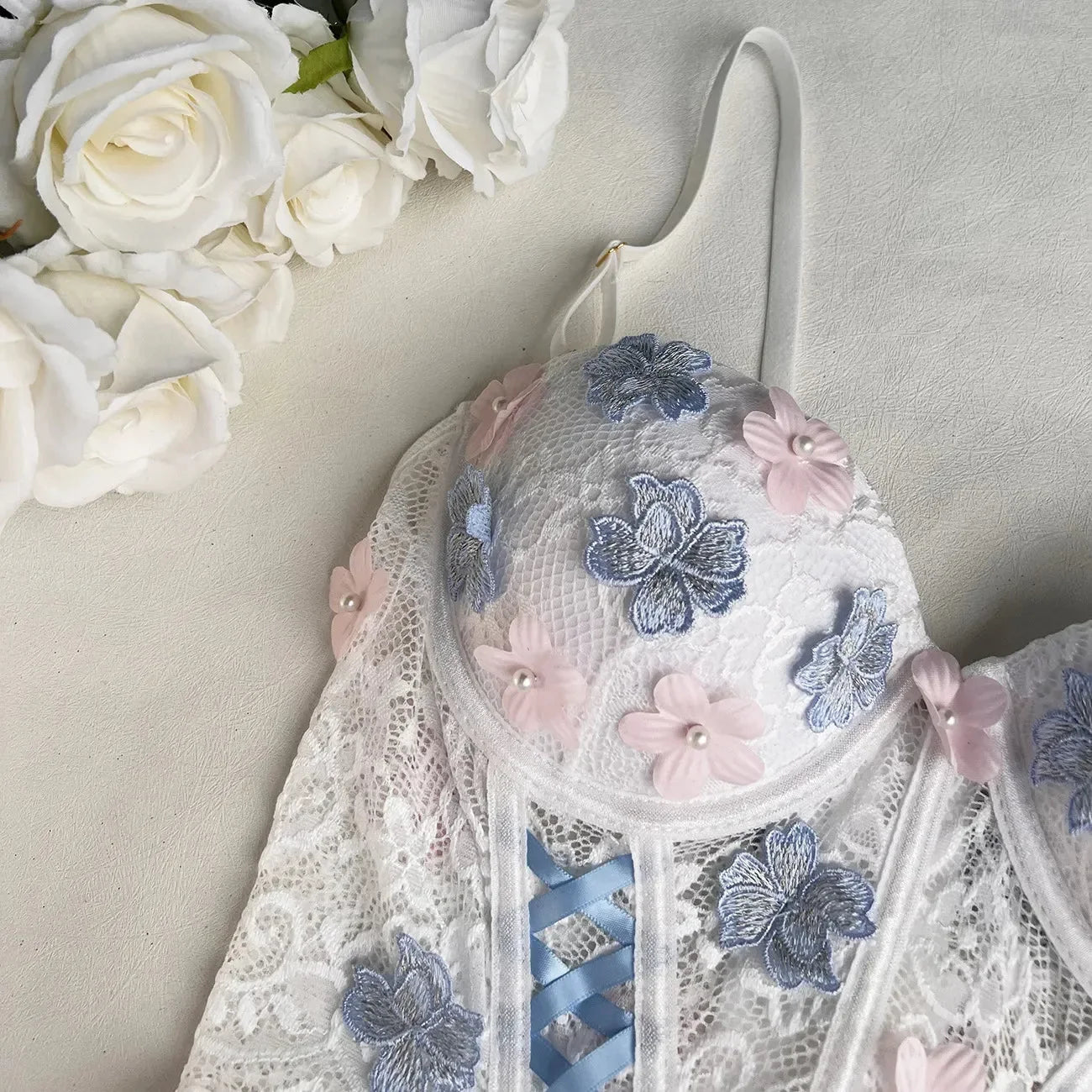 4-częściowy zestaw koronkowej bielizny z motywem kwiatowym