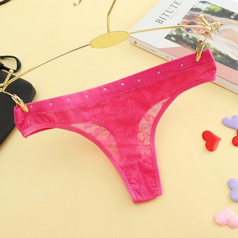 Ażurowe stringi z cyrkoniami