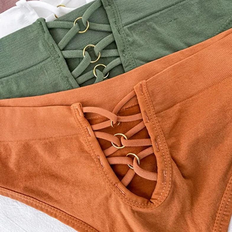 Bawełniane stringi z wysokim stanem i wiązaniem