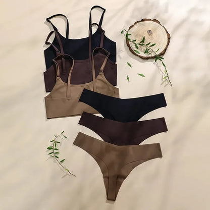 Bezszwowy komplet bielizny satynowej