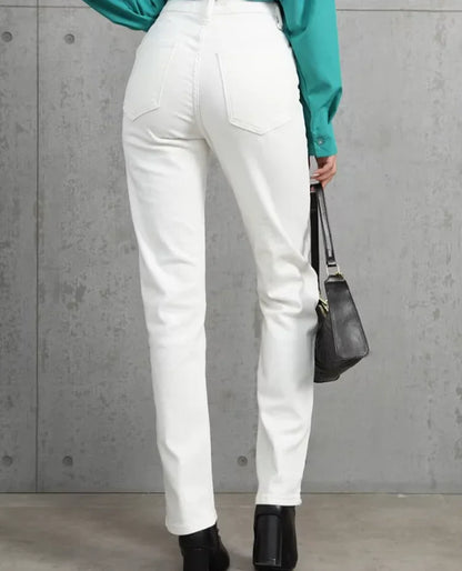 Białe proste jeansy damskie