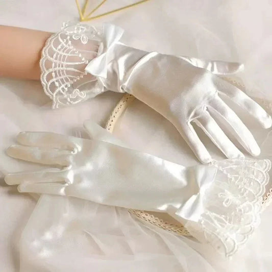 Białe rękawiczki