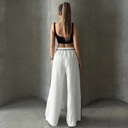 Białe spodnie dresowe damskie