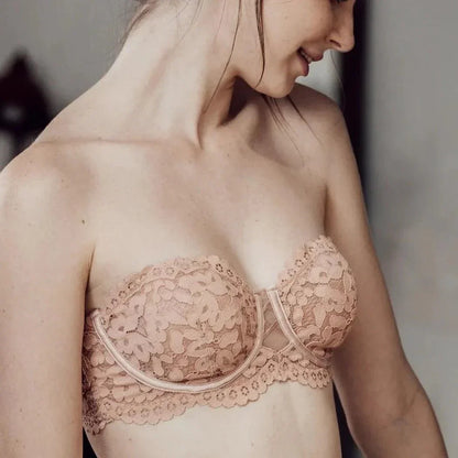 Biustonosz bez ramiączek z elegancką koronką