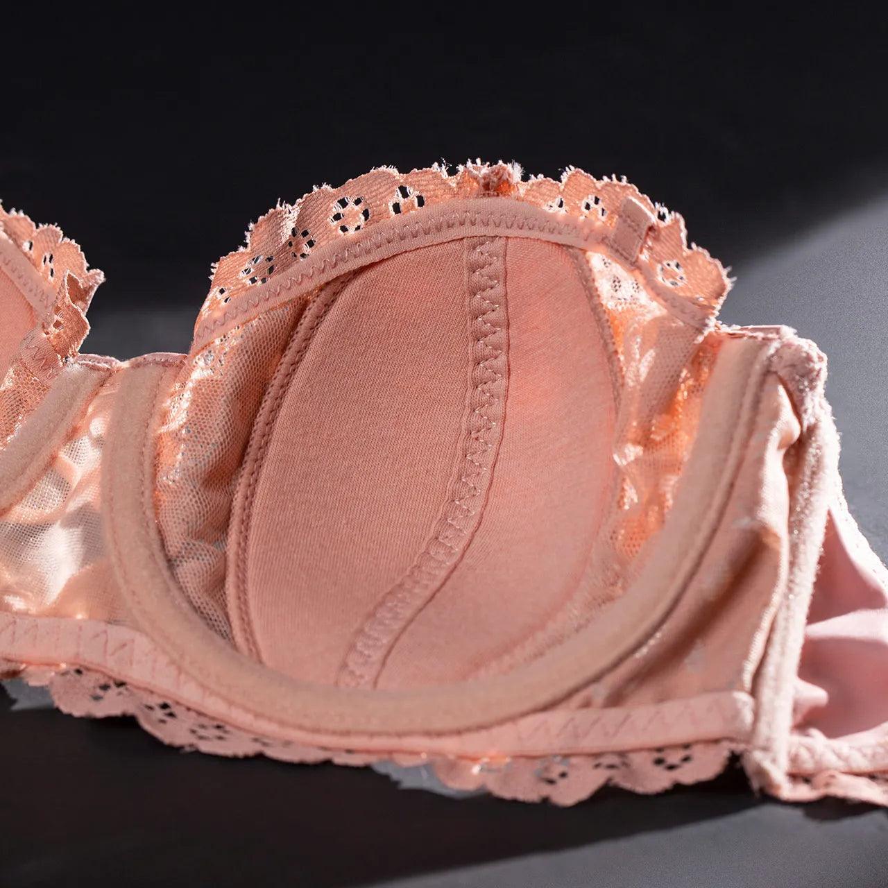 Biustonosz bez ramiączek z elegancką koronką