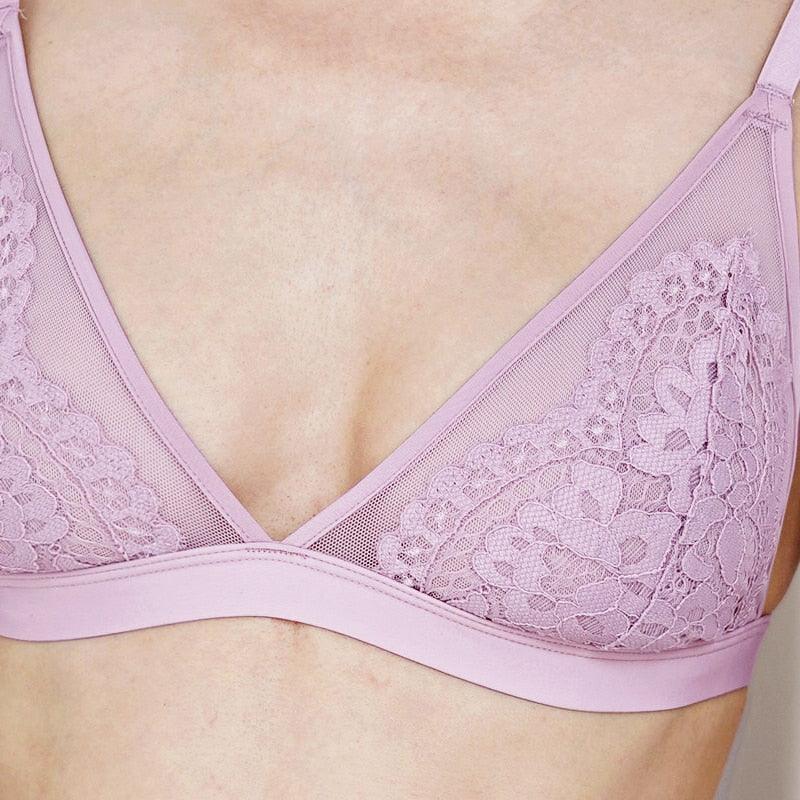 Biustonosz koronkowy z trójkątnymi miseczkami