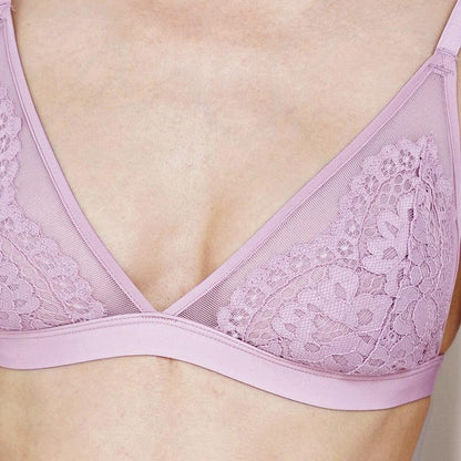 Biustonosz koronkowy z trójkątnymi miseczkami