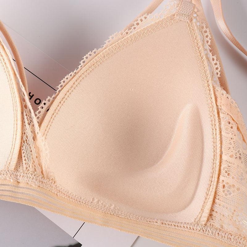 Biustonosz z ozdobnymi paseczkami