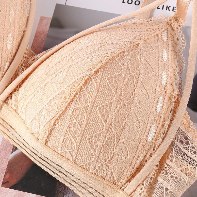 Biustonosz z ozdobnymi paseczkami