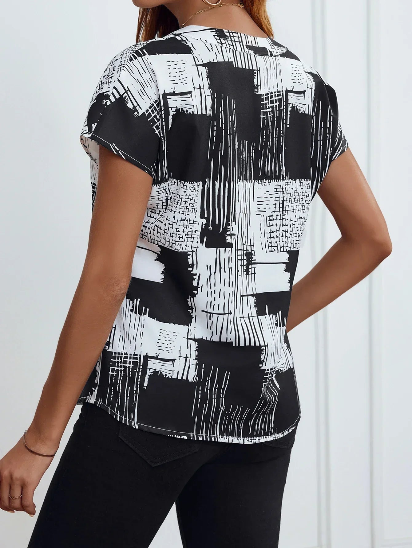 Bluzka damska w biało-czarne wzory