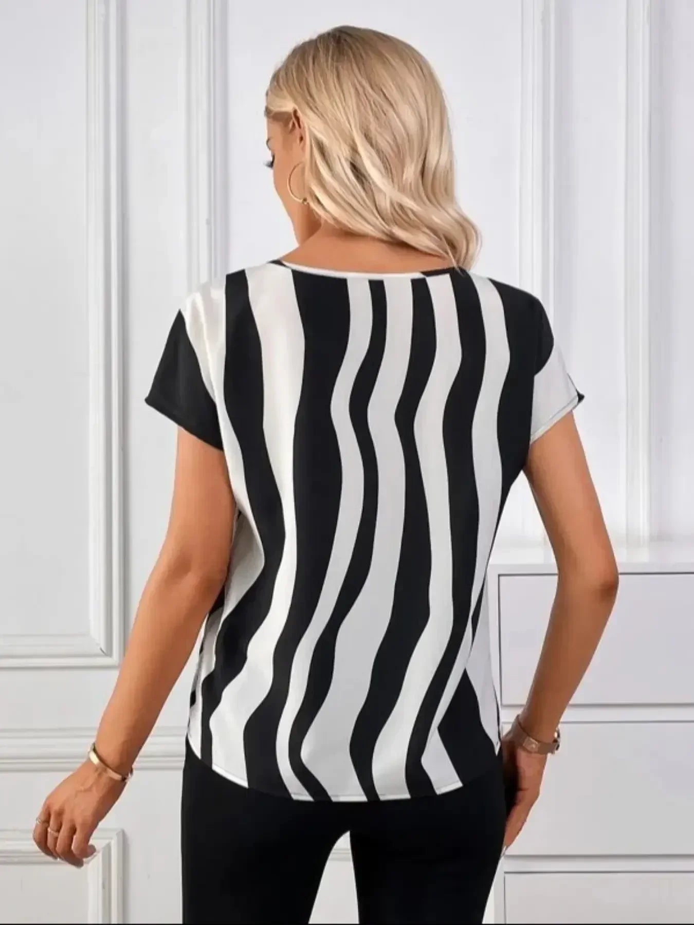 Bluzka damska w czarno-białe pasy