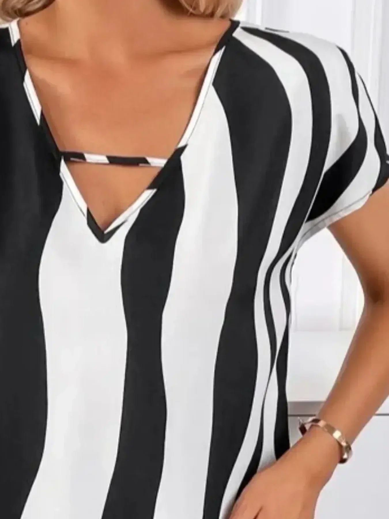 Bluzka damska w czarno-białe pasy