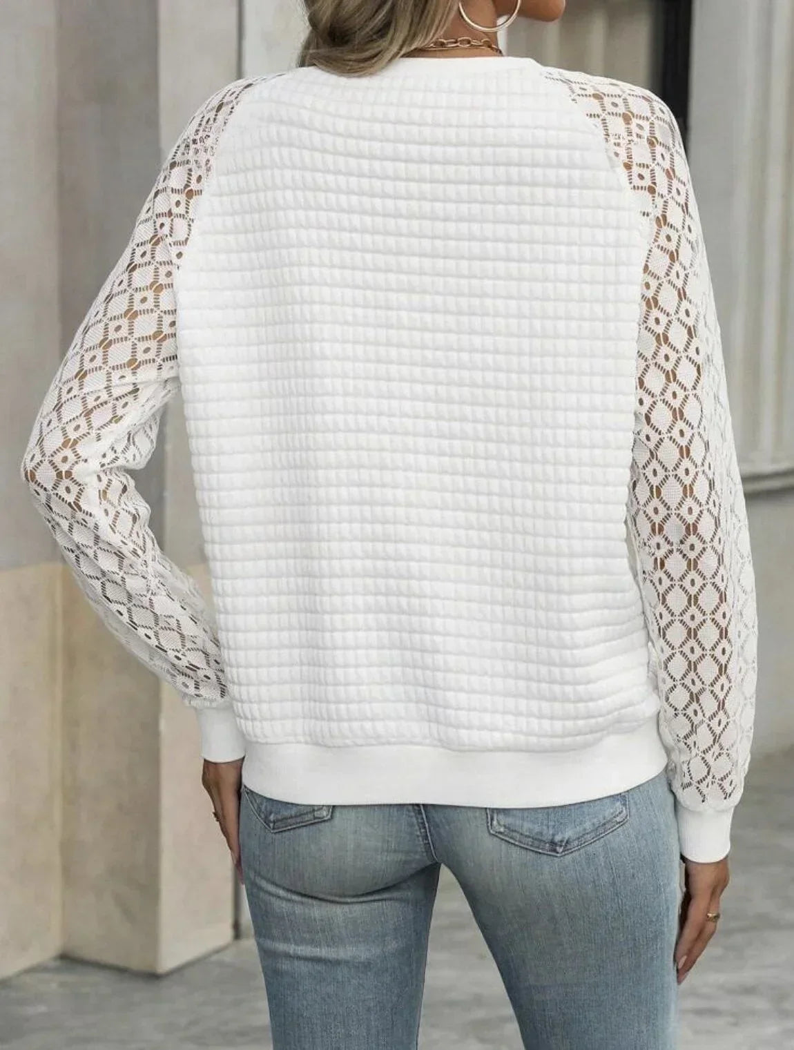 Bluzka damska z długim koronkowym rękawem