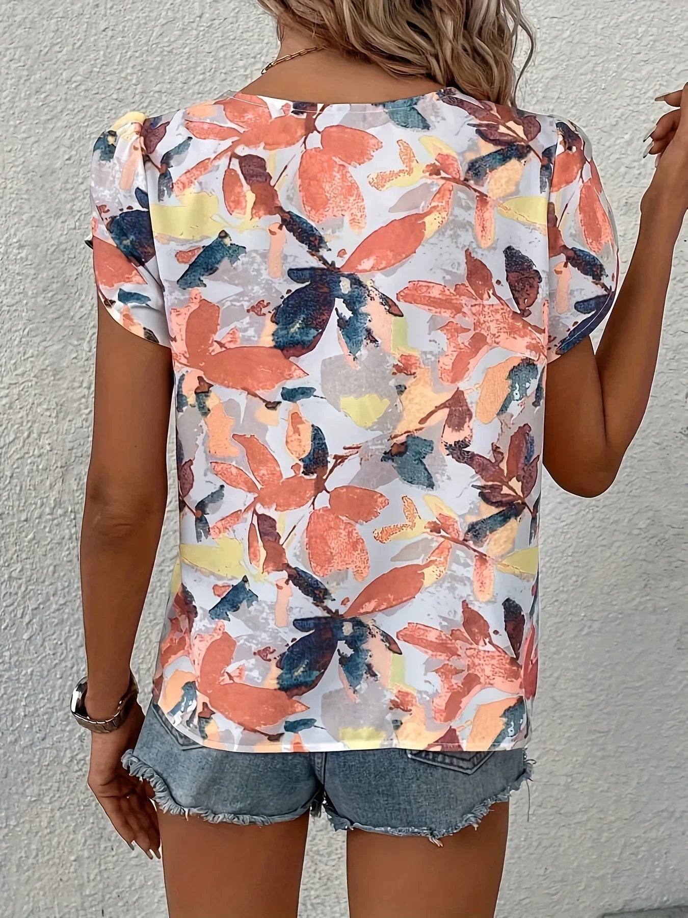 Bluzka damska z krótkim rękawem w kwiaty