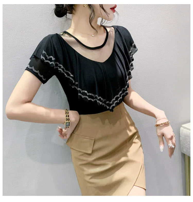 Bluzka damska z ozdobnym dekoltem