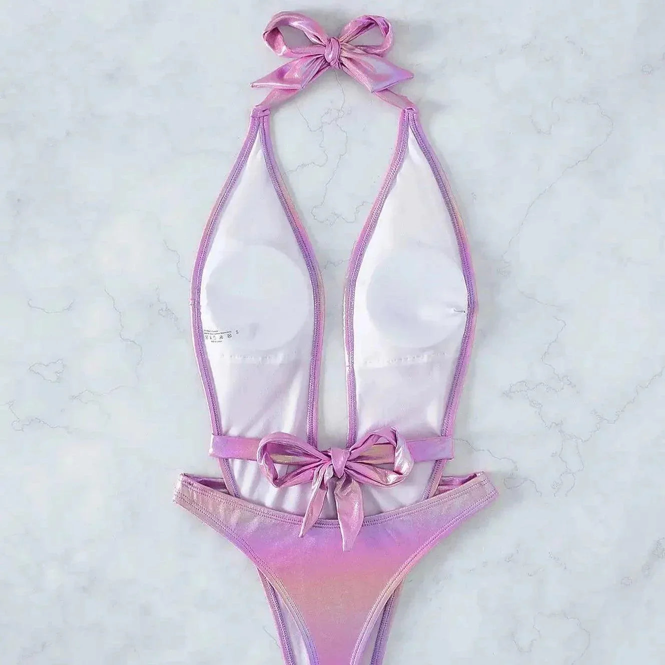 Błyszczący jednoczęściowy strój kąpielowy