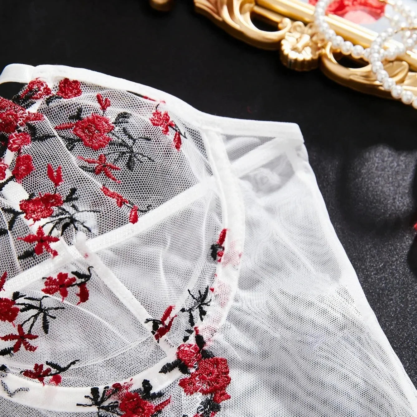 Body transparentne z haftem w kwiaty