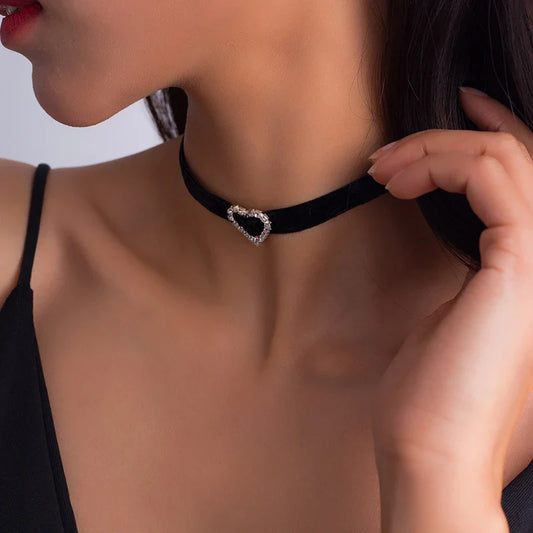 Choker ozdobny z serduszkiem
