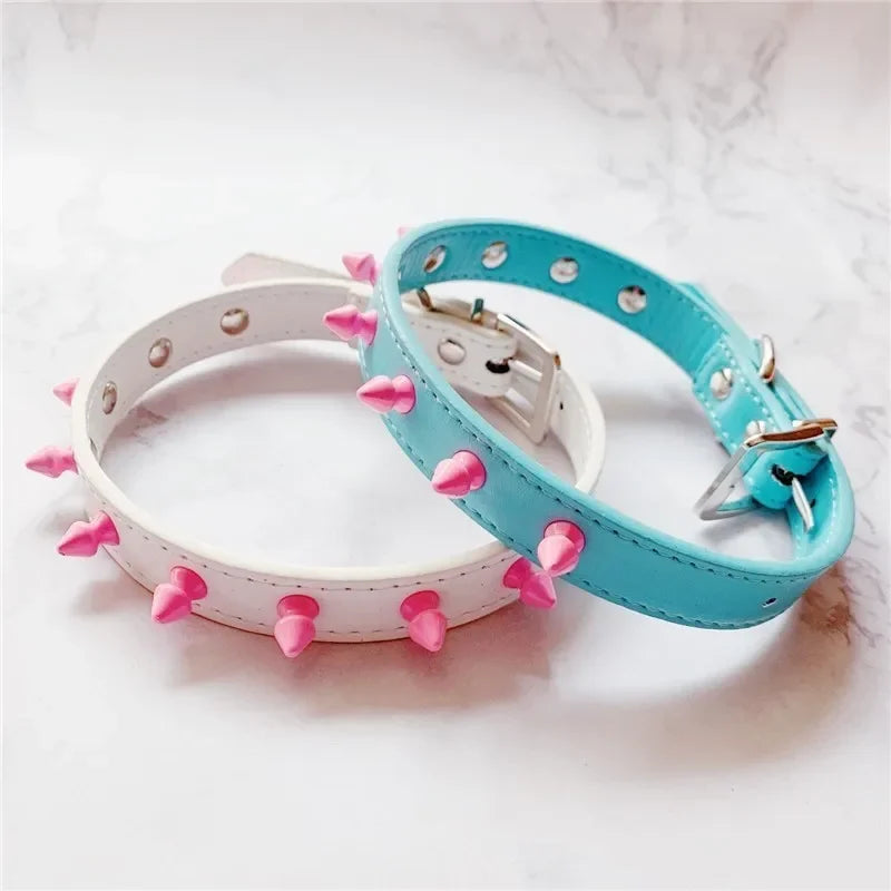 Choker z kolorowymi ćwiekami