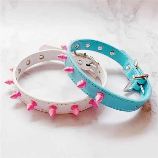 Choker z kolorowymi ćwiekami