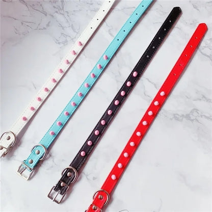 Choker z kolorowymi ćwiekami