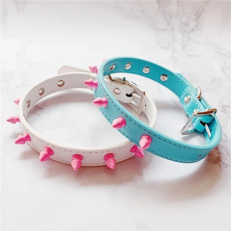 Choker z kolorowymi ćwiekami