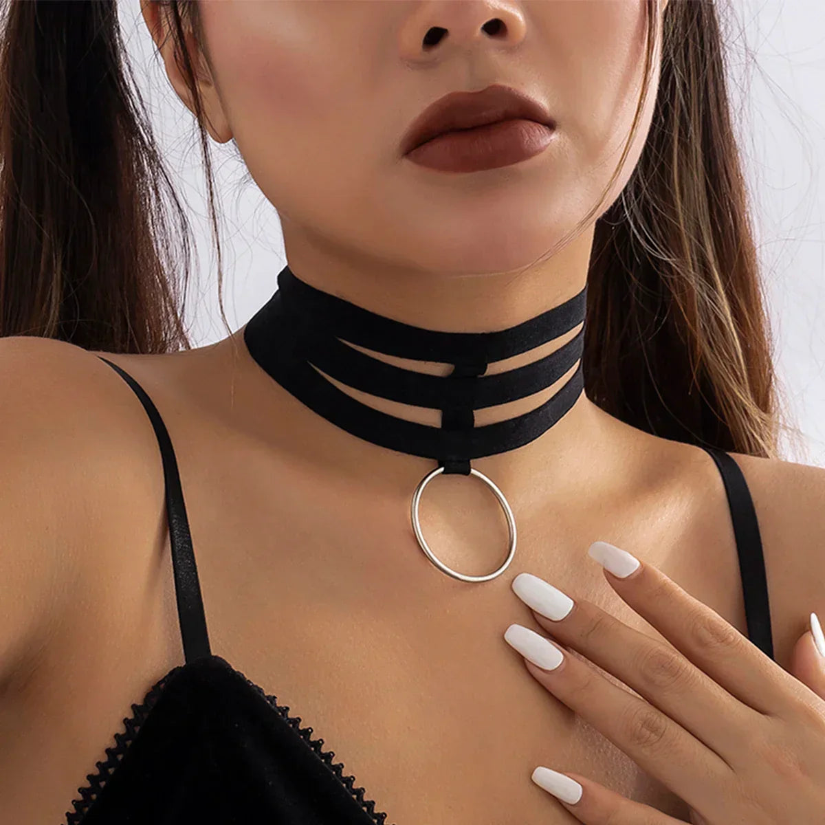 Choker z welurowym wykończeniem